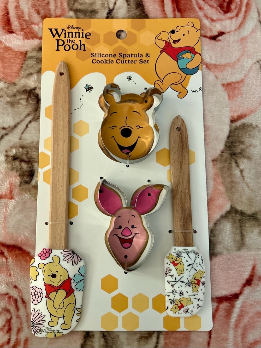 Disney Winnie the Pooh Spring Silicone Spatula And Cookie Cutter Set-NEW!